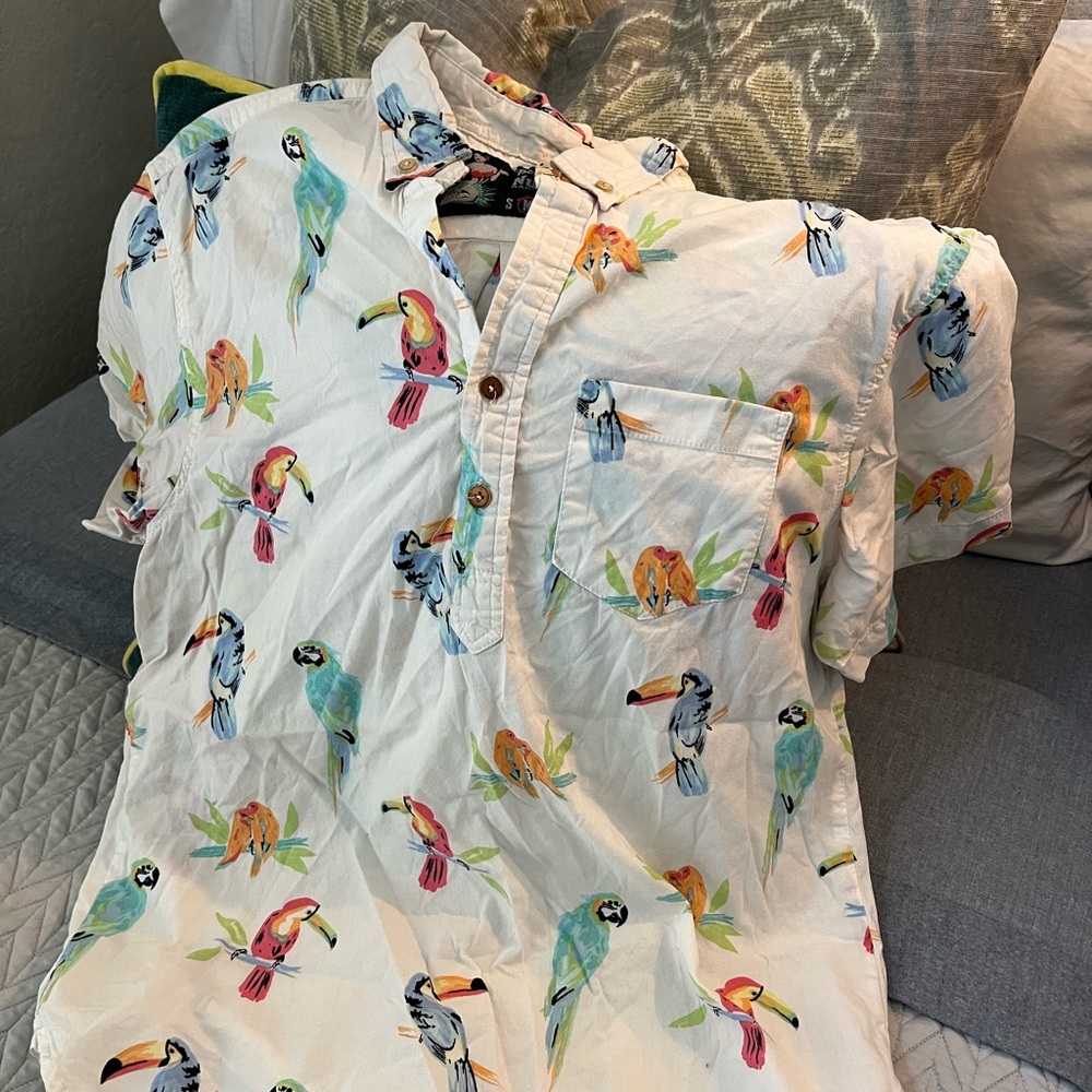 Chubbies ‘The Nutter’ - Parrot pullover shirt- Men’s M